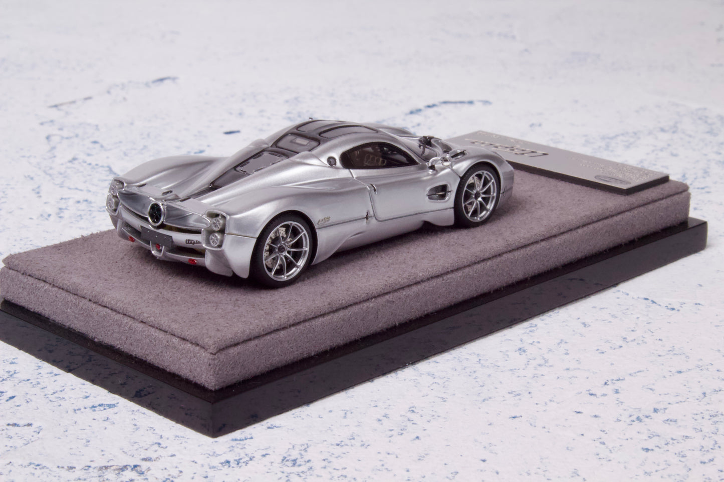 Pagani Utopia in Light Silver Metallic — 04