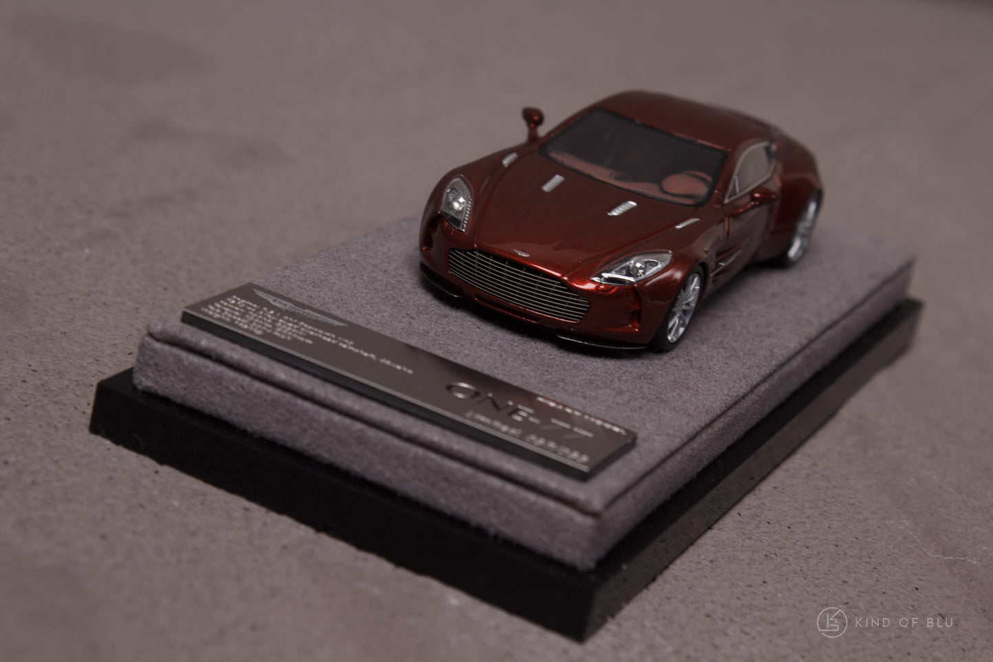 Aston Martin One-77 in Bronze Pearl 1:64 — lg64002f 4