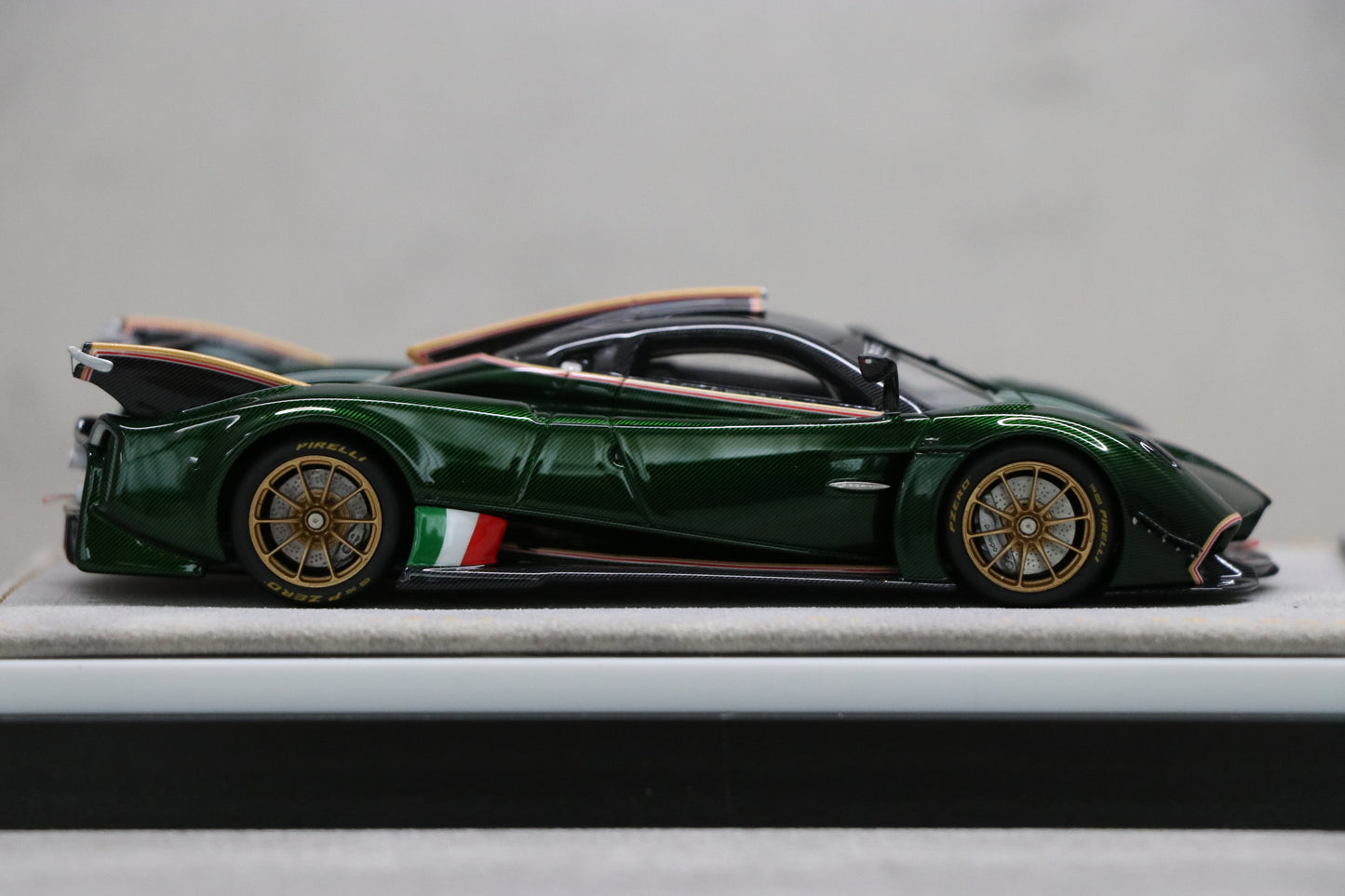 Pagani Huayra R in Transparent Verde Smeraldo — 08
