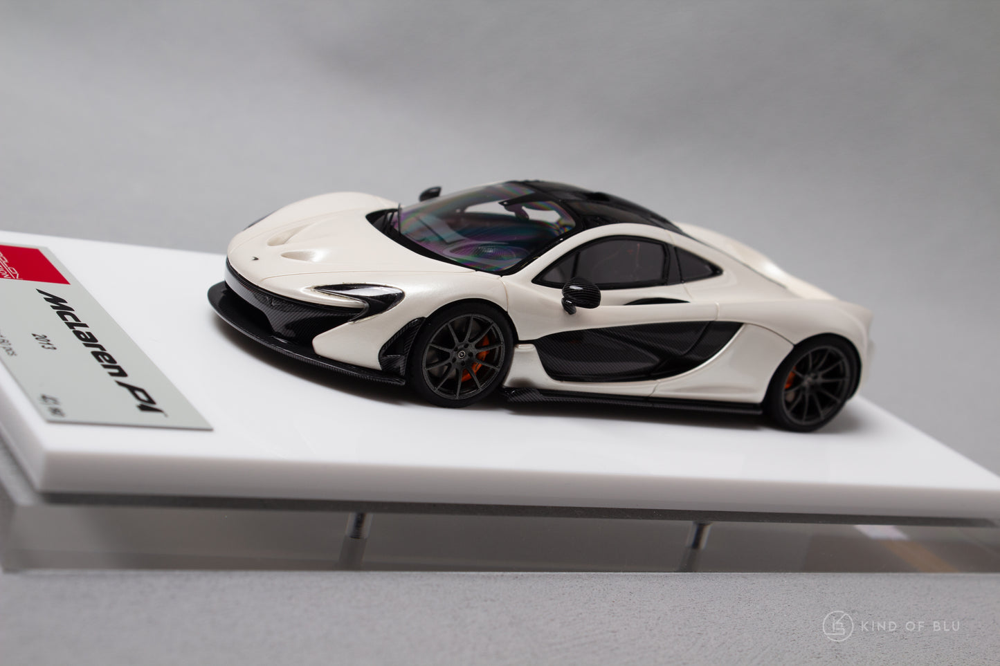 McLaren P1 2013 in Ice Pearl White - em741d 7