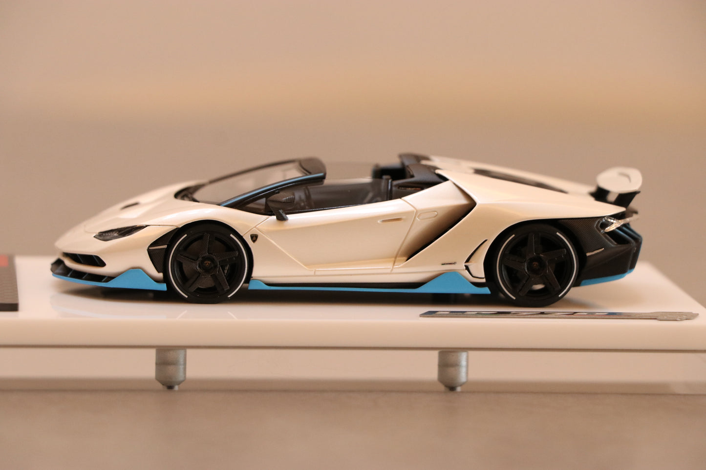Make Up Eidolon Lamborghini Centenario Roadster LP770-4 2016 Rear Wing up in Balloon White