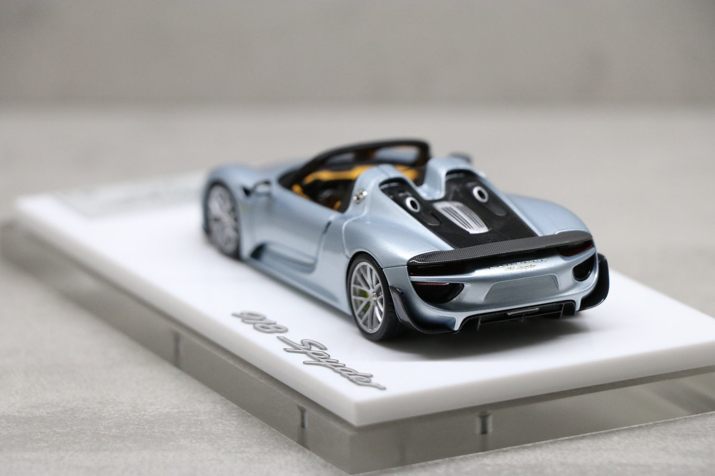 Porsche 918 Spyder weissach package 2011 in Liquid Metal Chrome Blue — 06
