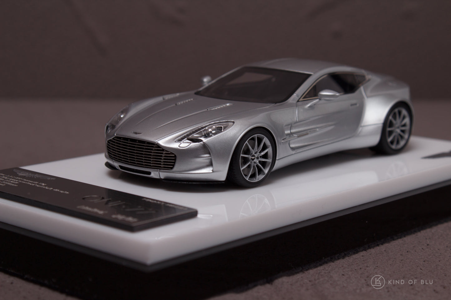 Aston Martin One-77  in Lightning Silver — f 5