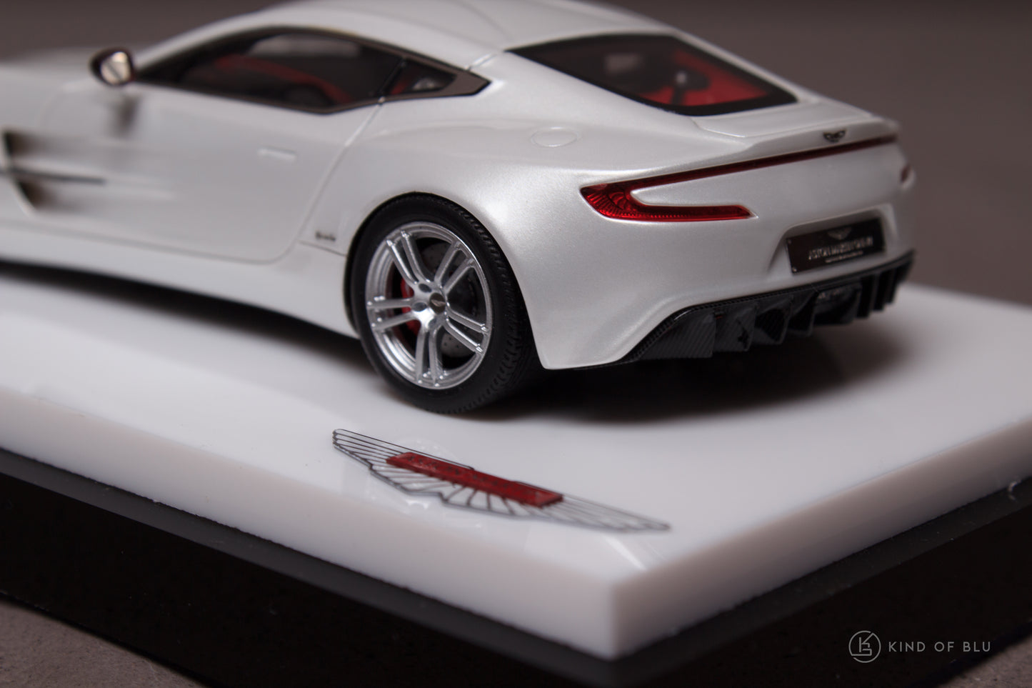 Aston Martin One-77 Q Series in Morning Frost White — lg430002i 7