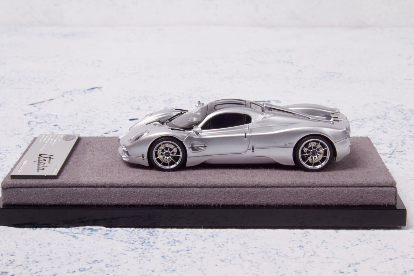 Pagani Utopia in Light Silver Metallic — 02