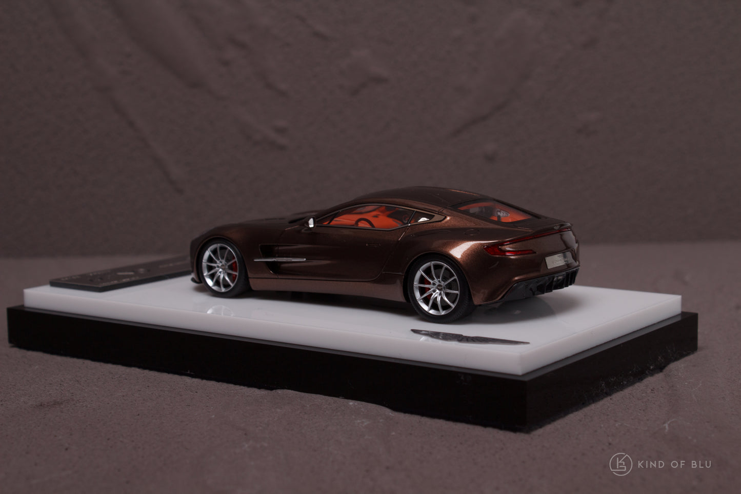 Aston Martin One-77  in Bronze Pearl — c 4