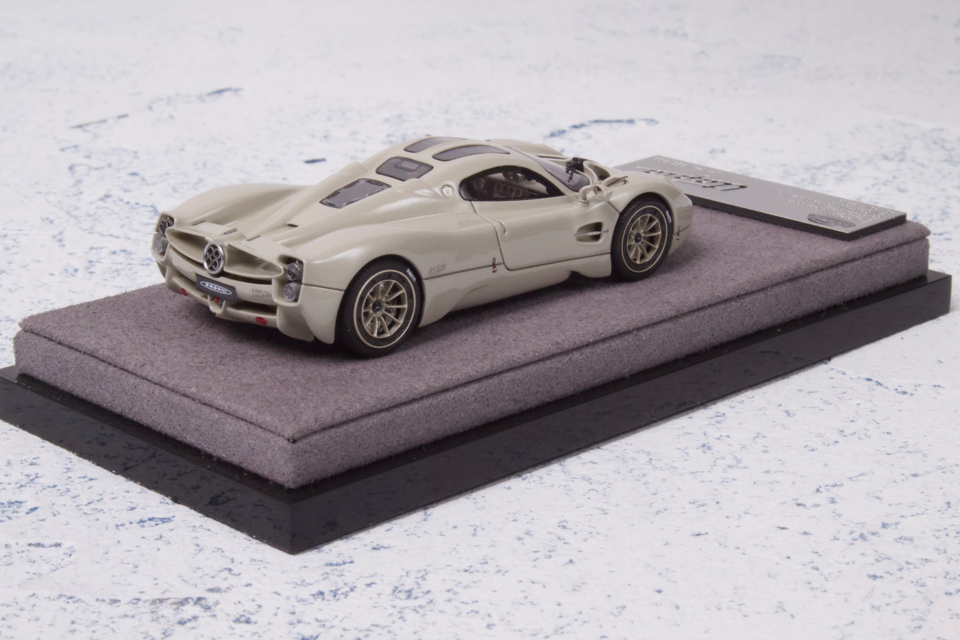 Pagani Utopia in Grigio Rinascimento — 05