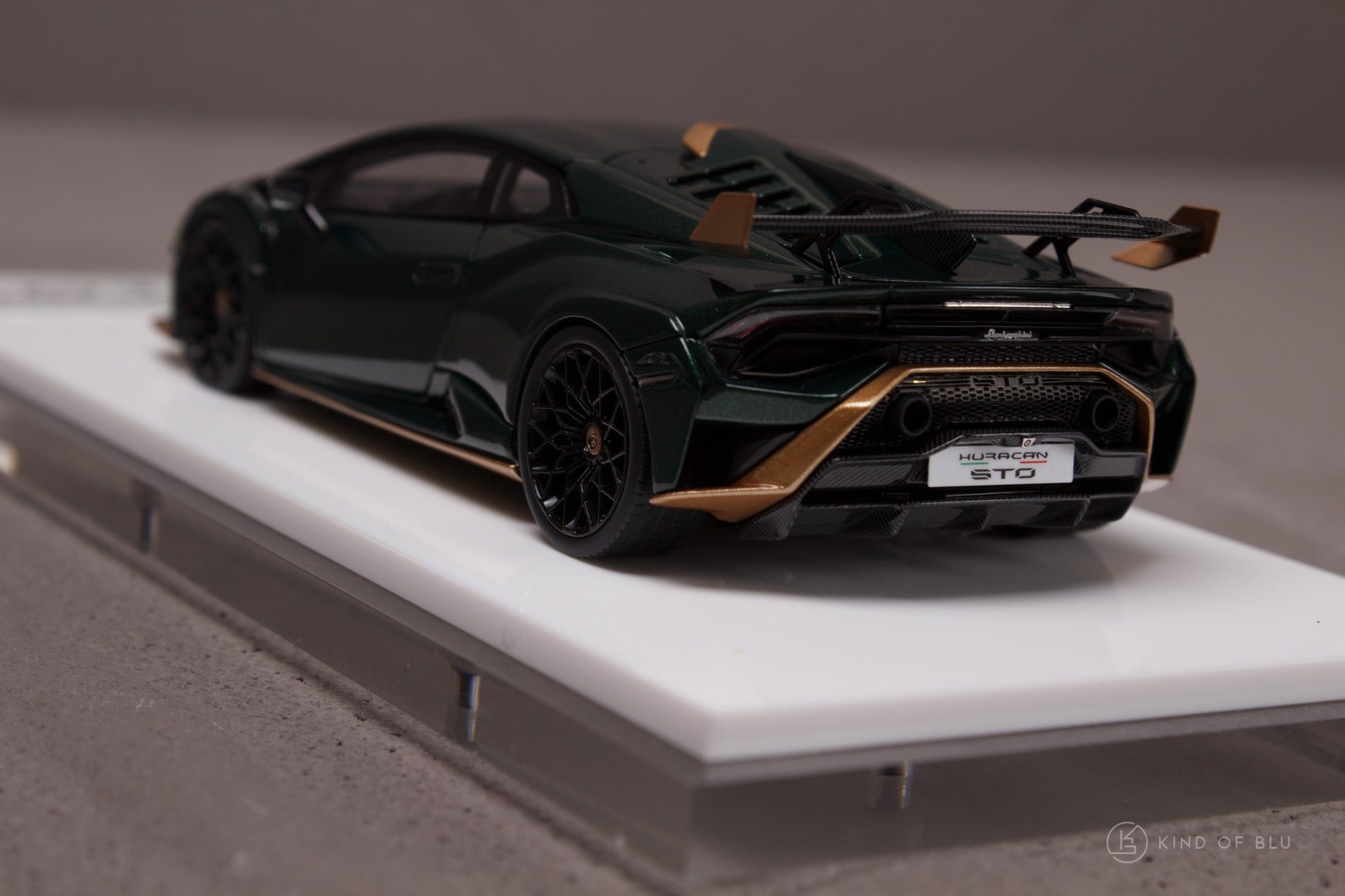 Lamborghini Huracan STO 2021 in Verde Hydra / Gold — em787d 3