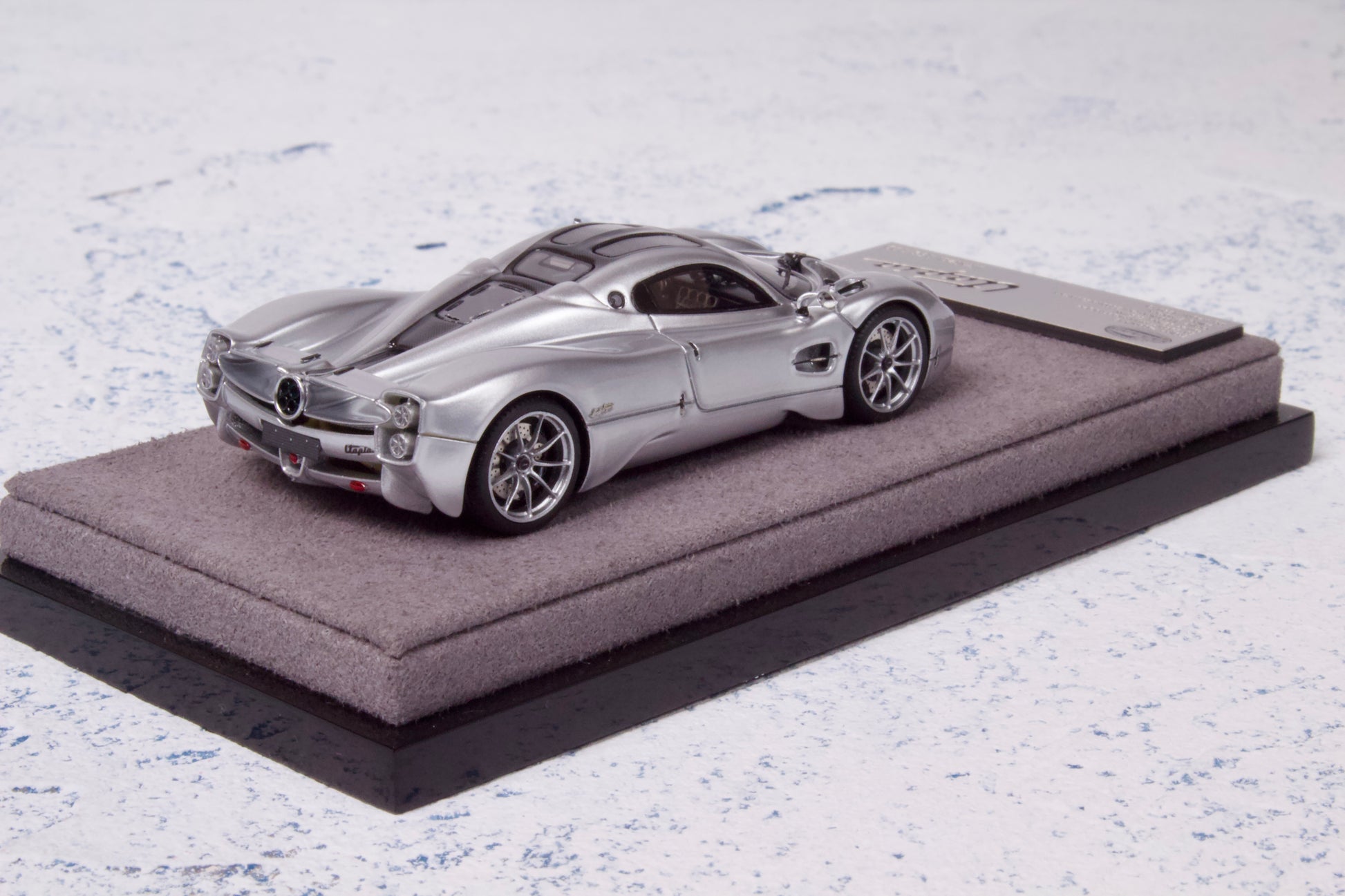 Pagani Utopia in Light Silver Metallic — 04