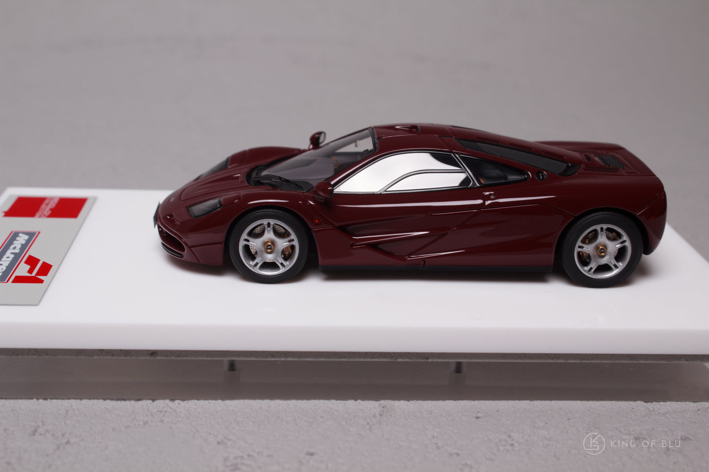 McLaren F1 Roadcar 1994 in Dark Burgundy - em748g 2