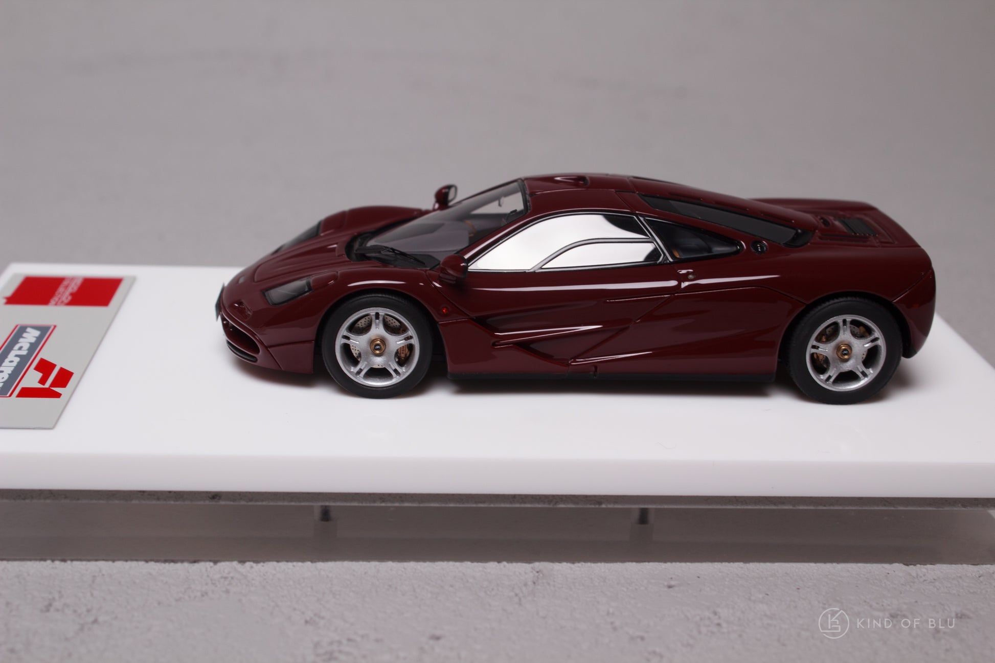 McLaren F1 Roadcar 1994 in Dark Burgundy - em748g 2