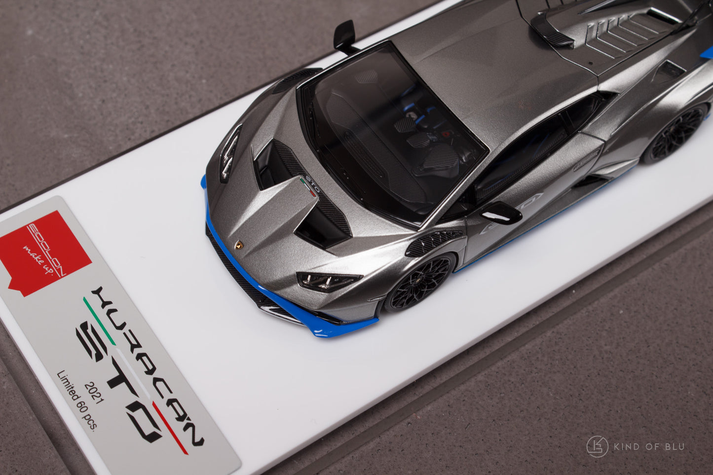 Lamborghini Huracan STO 2021 in Grigio Nimbus / Blue — em787e 1