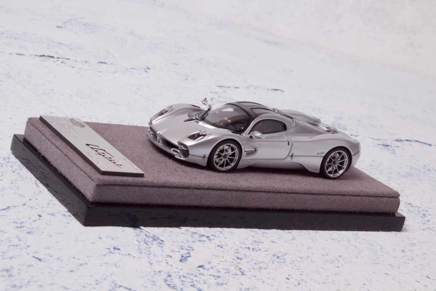 Pagani Utopia in Light Silver Metallic — 01