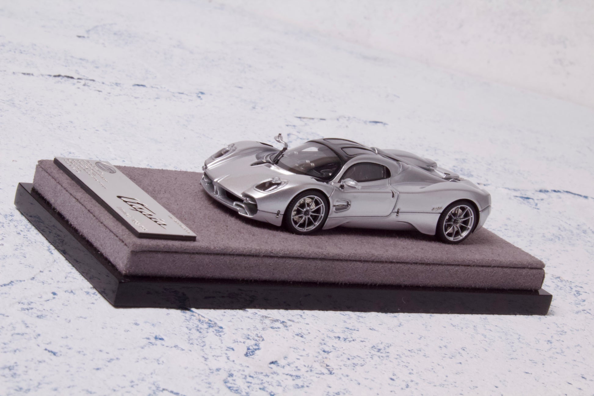 Pagani Utopia in Light Silver Metallic — 01