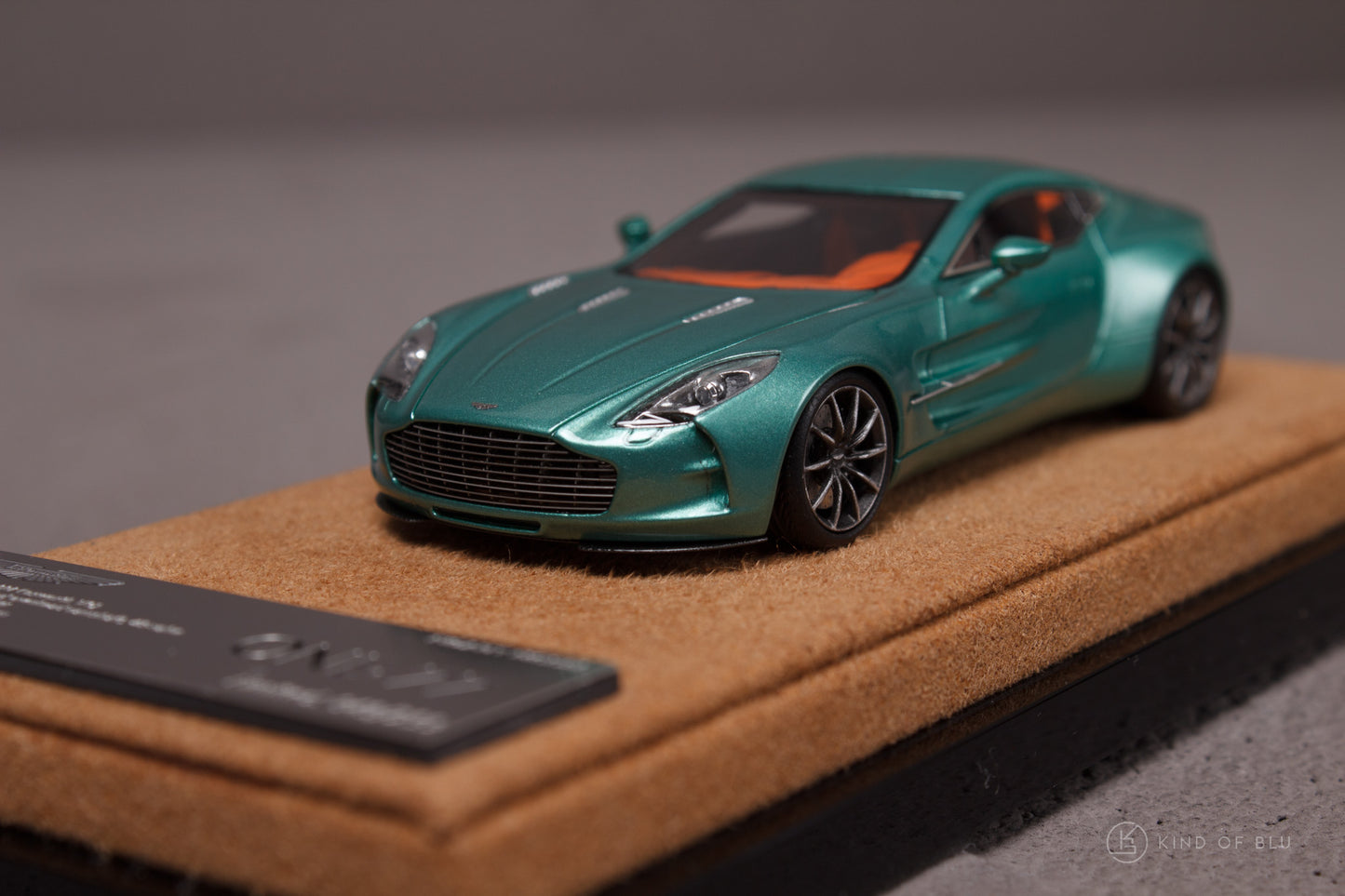 Aston Martin One-77 in Green Pearl 1:64 — lg64002b 1