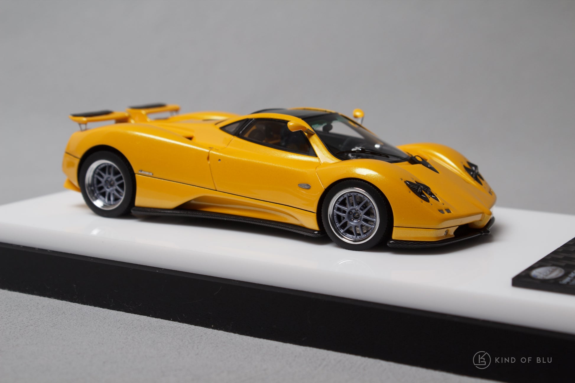 Pagani Zonda C12S in Giallo Ginevra - lg430003b 5