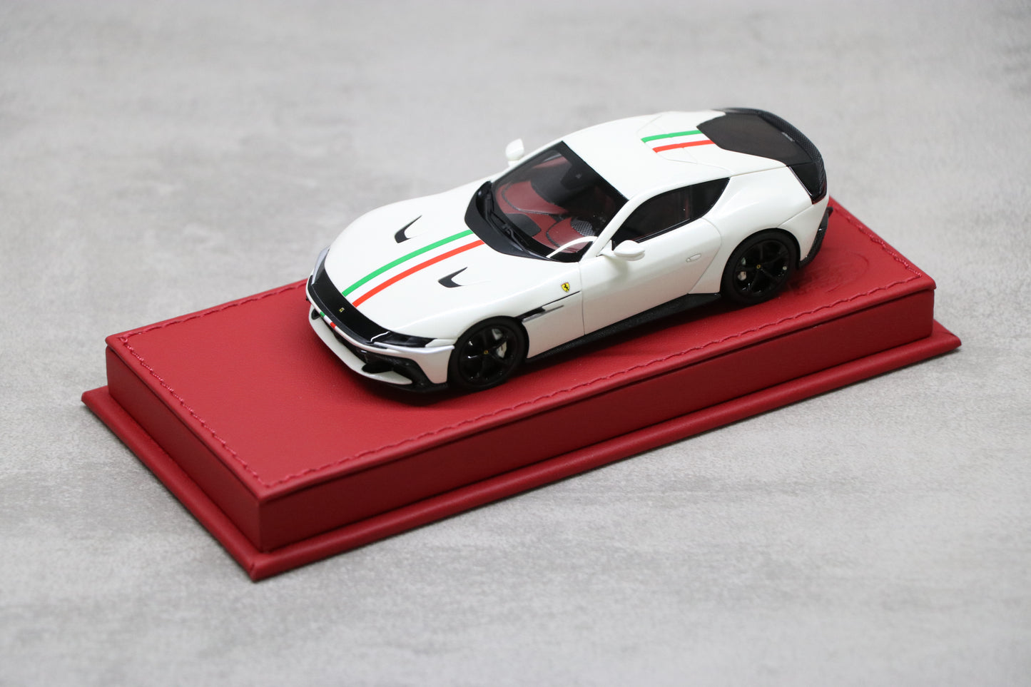 Ferrari 12 Cilindri in Bianco Italia with Italian Stripe - 3