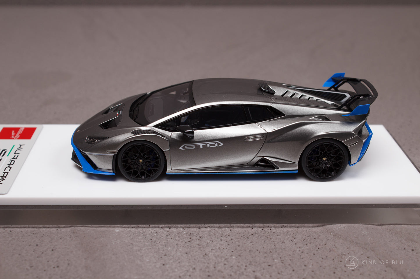 Lamborghini Huracan STO 2021 in Grigio Nimbus / Blue — em787e 2