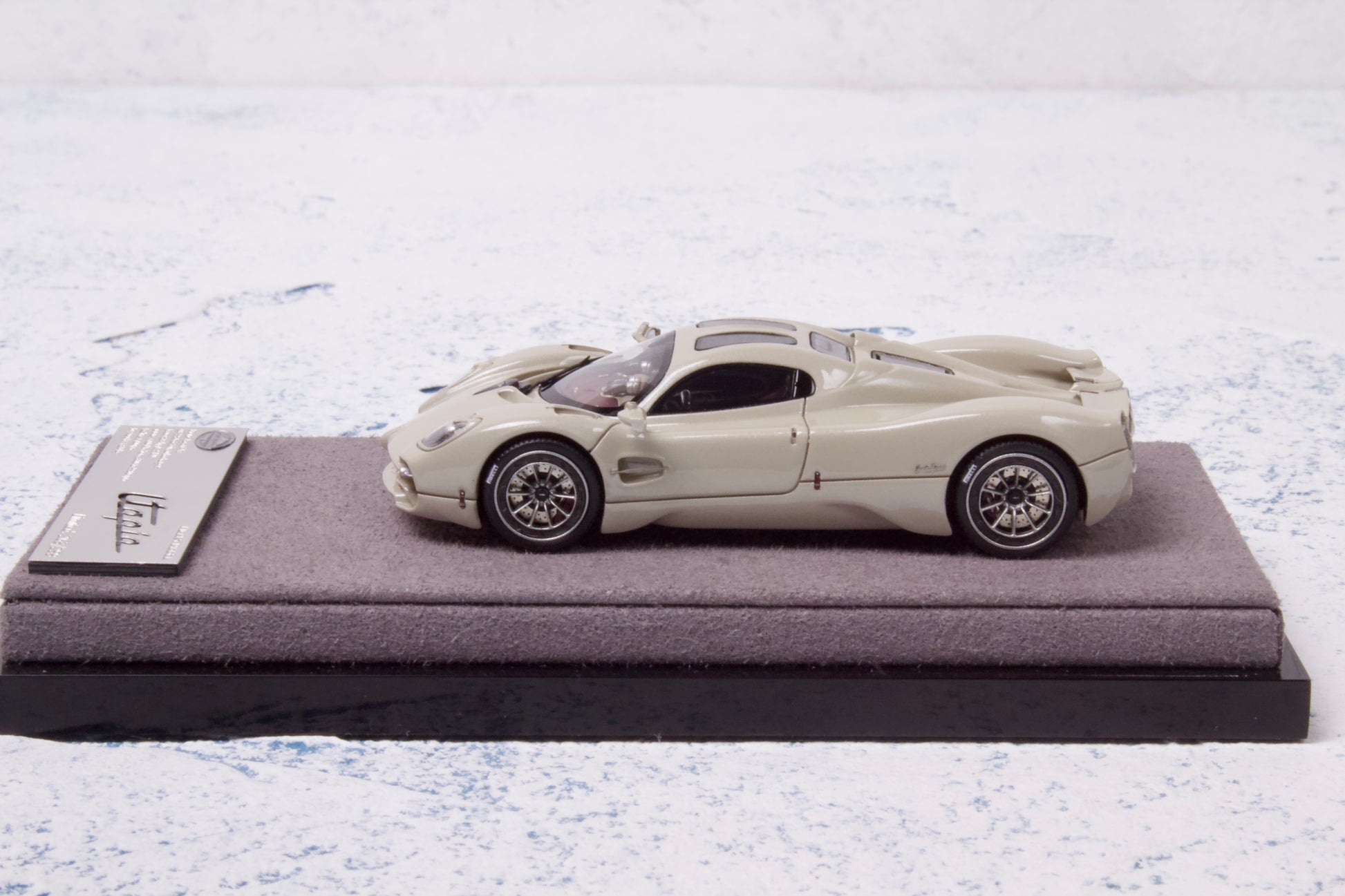 Pagani Utopia in Grigio Rinascimento — 02