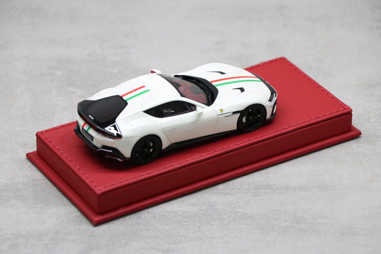 Ferrari 12 Cilindri in Bianco Italia with Italian Stripe - 4