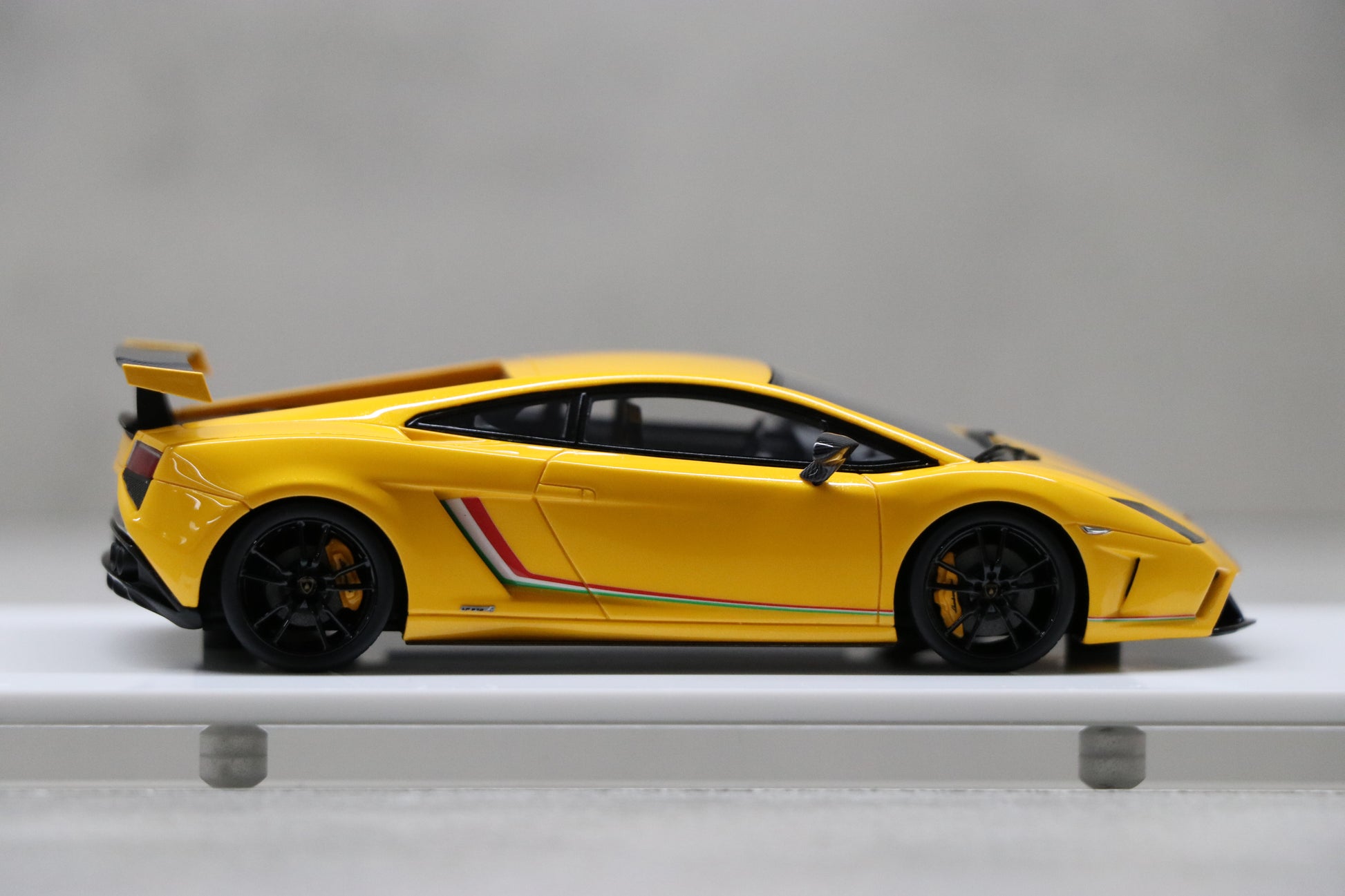 Lamborghini Gallardo LP570-4 Squadra Corse 2014 in Giallo Midas — aa68adb81aed033b5f8a4b3420950819