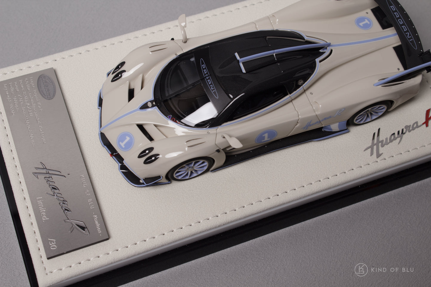 Figart 1:43 Pagani Huayra R in Lilium Blu - LG43KOB003-1.jpg