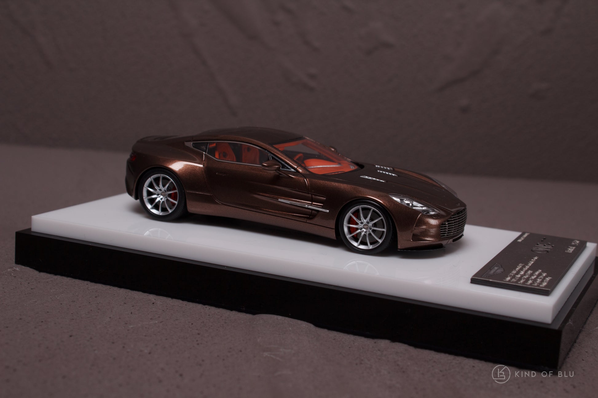 Aston Martin One-77  in Bronze Pearl — c 3