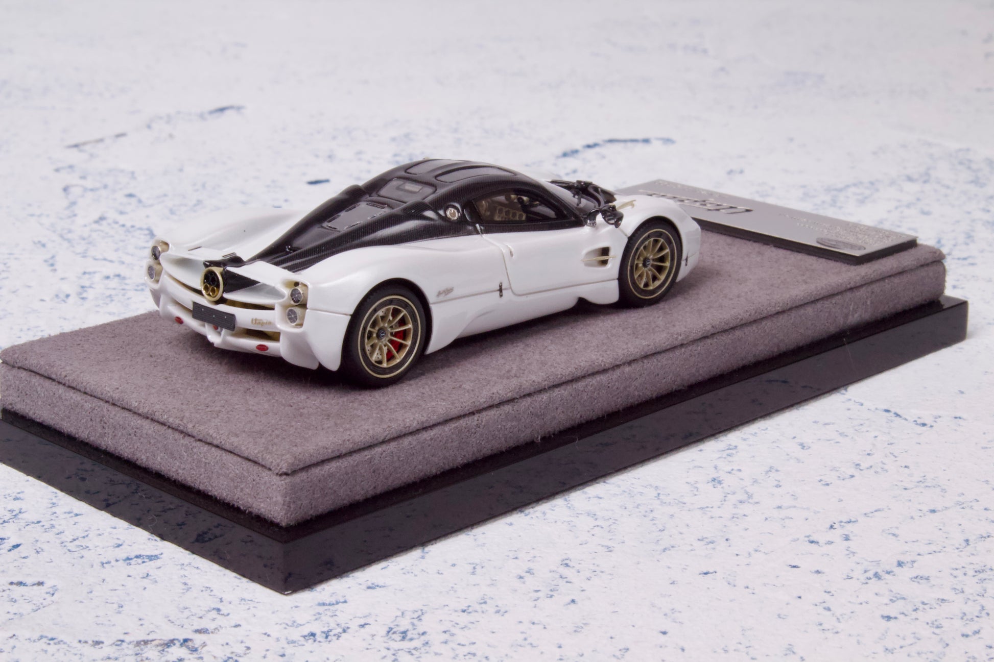 Pagani Utopia in Bianco Benny — 04