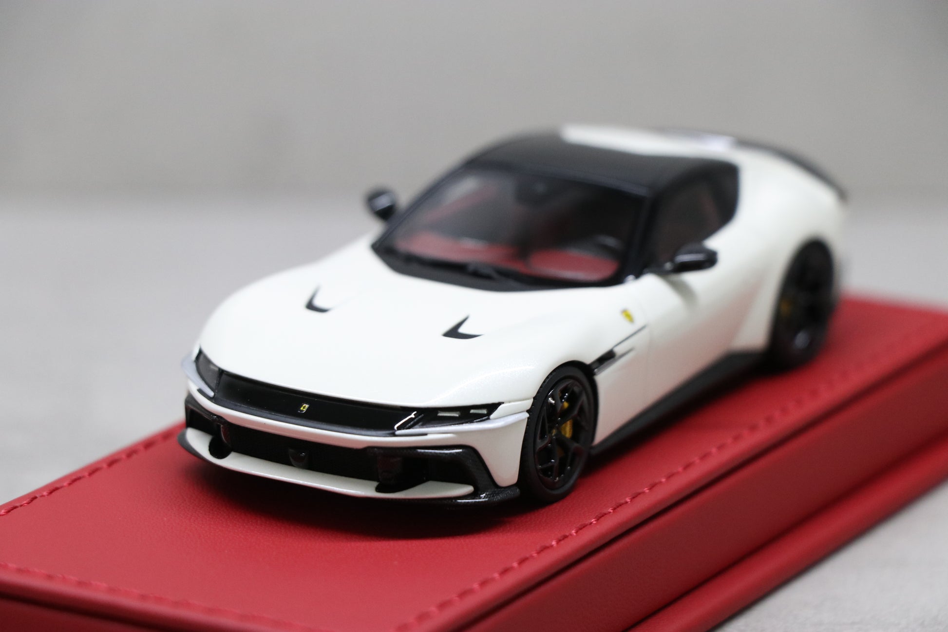 Ferrari 12 Cilindri in Bianco Italia - 6
