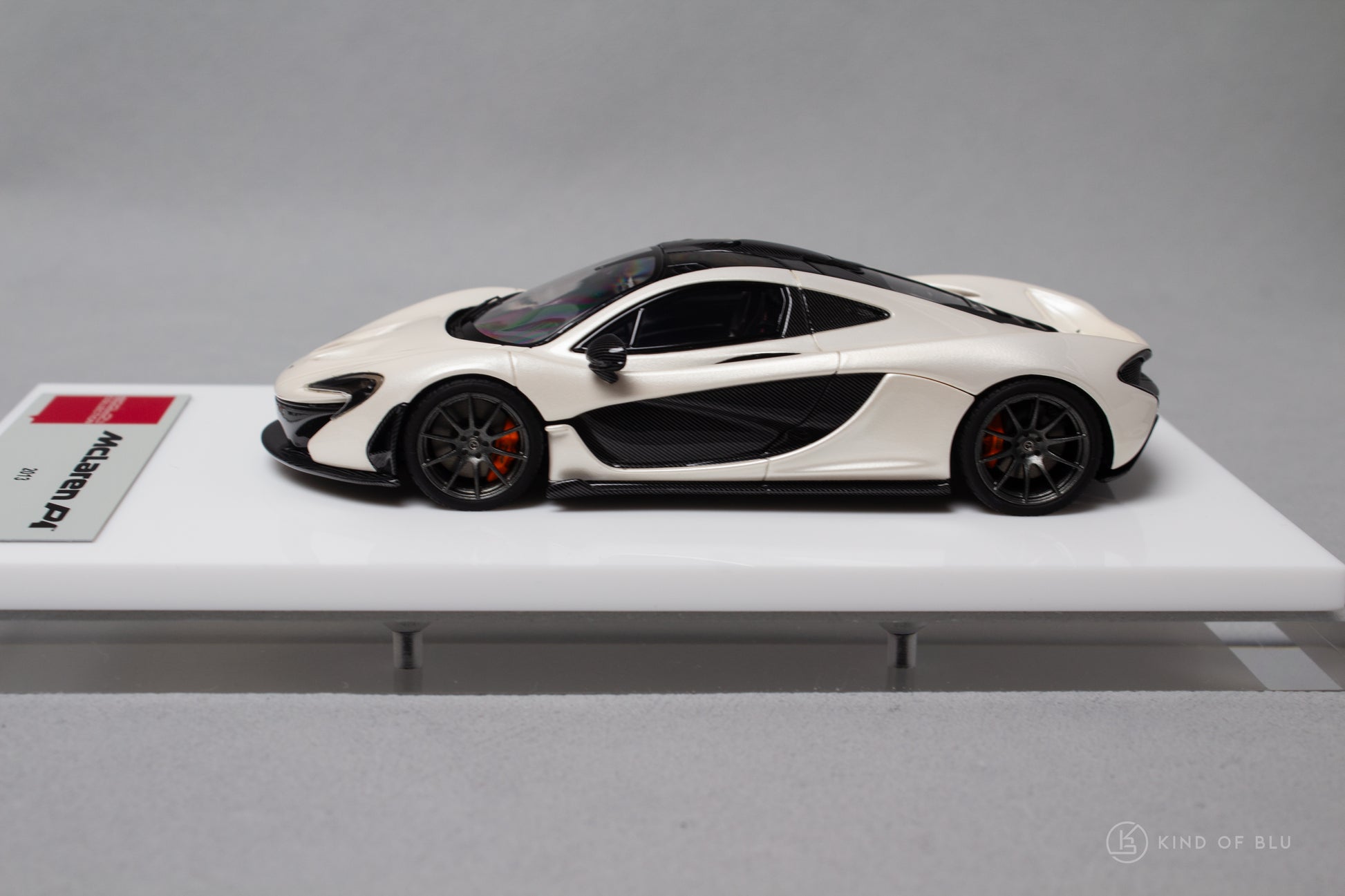 McLaren P1 2013 in Ice Pearl White - em741d 2