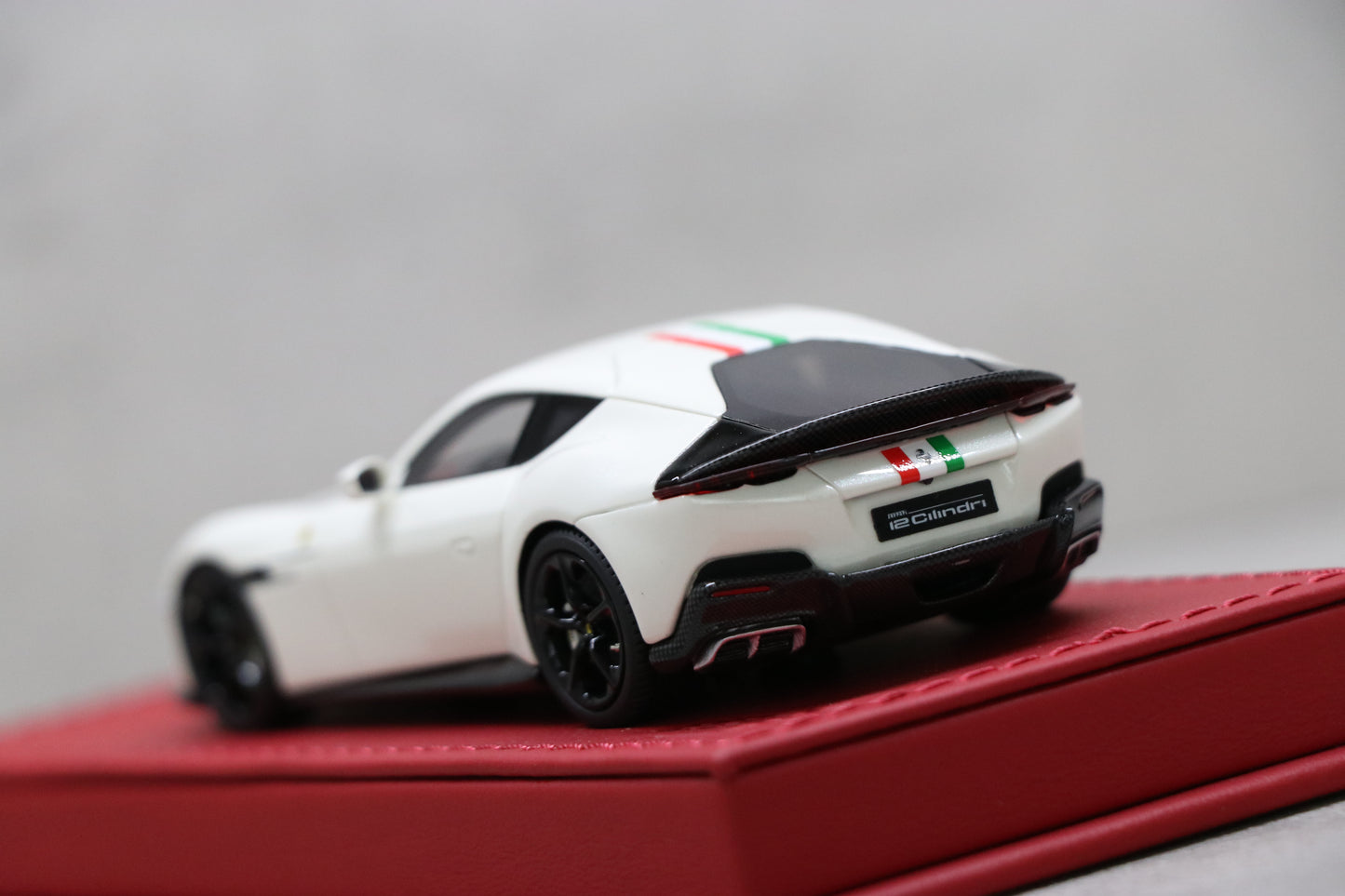 Ferrari 12 Cilindri in Bianco Italia with Italian Stripe - 6
