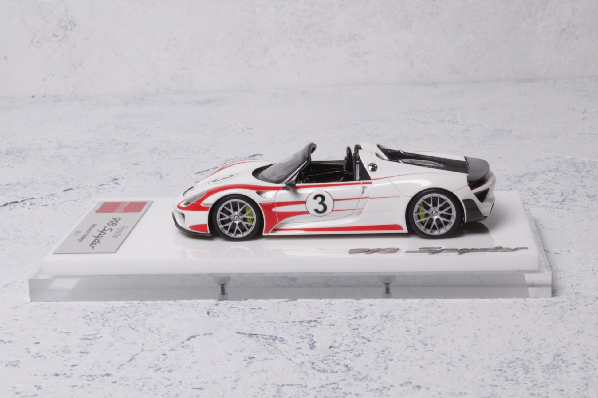 Porsche 918 Spyder weissach package 2011 in White Ã Red Salzburg Stripe — 02
