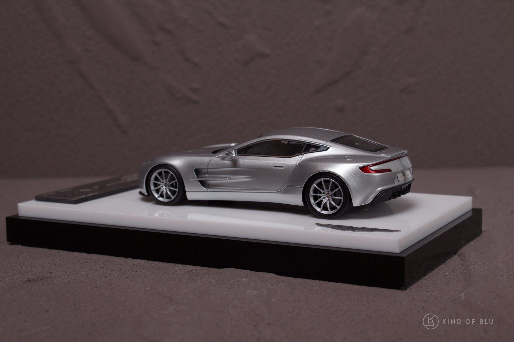 Aston Martin One-77  in Lightning Silver — f 4