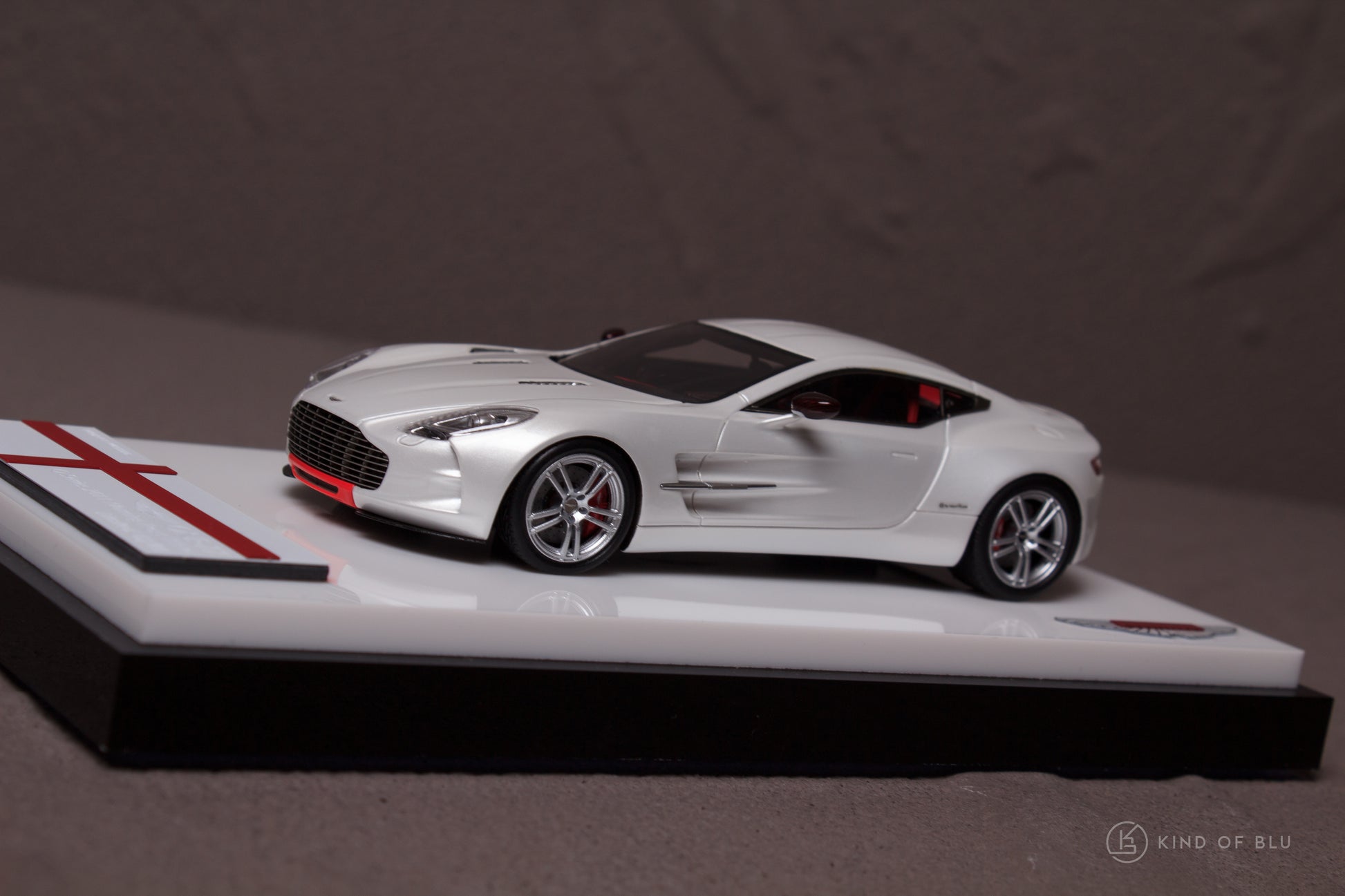 Aston Martin One-77 Q Series in Morning Frost White — lg430002i 8