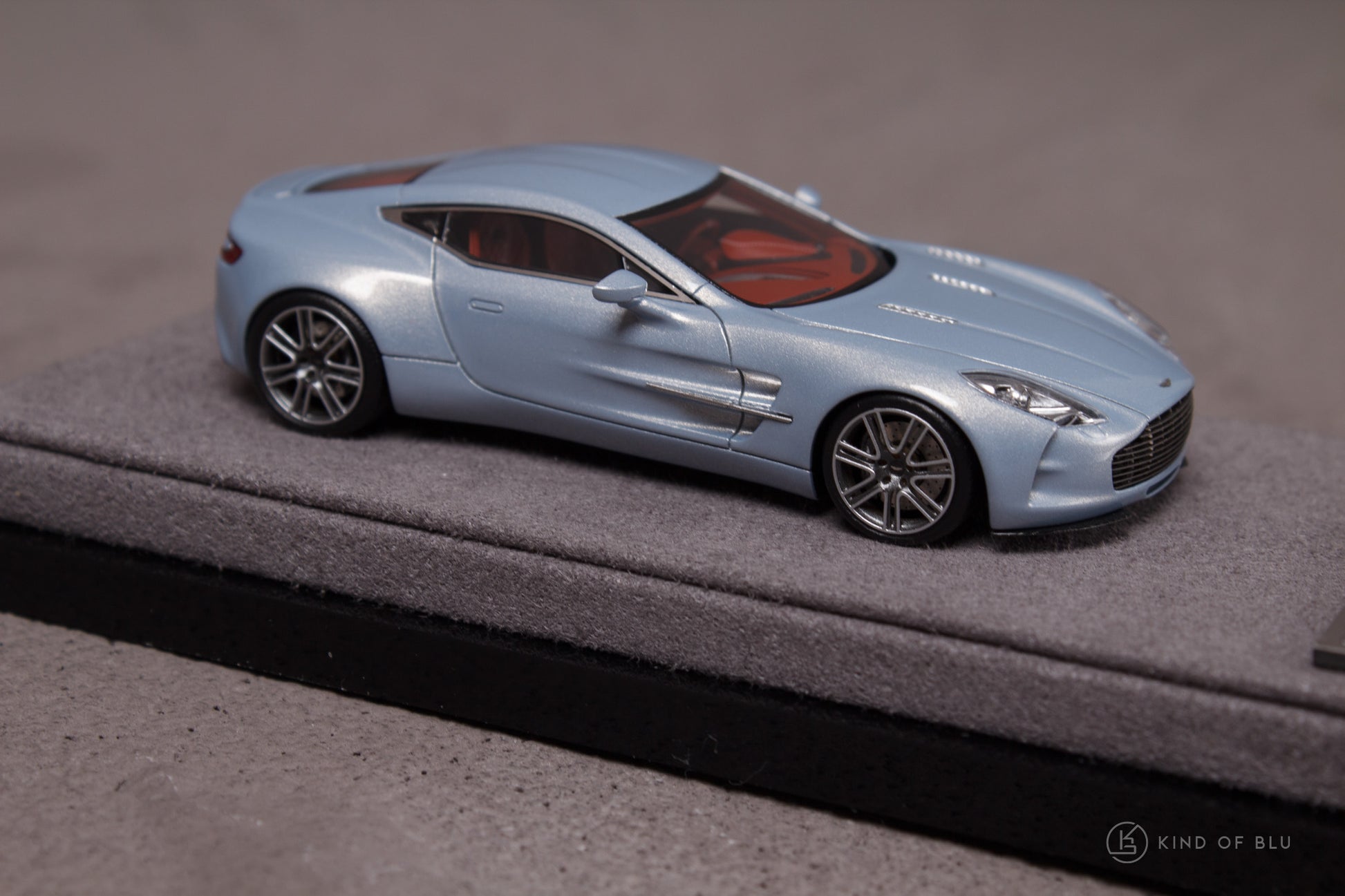 Aston Martin One-77 in Marko Blue 1:64 — lg64002c 02