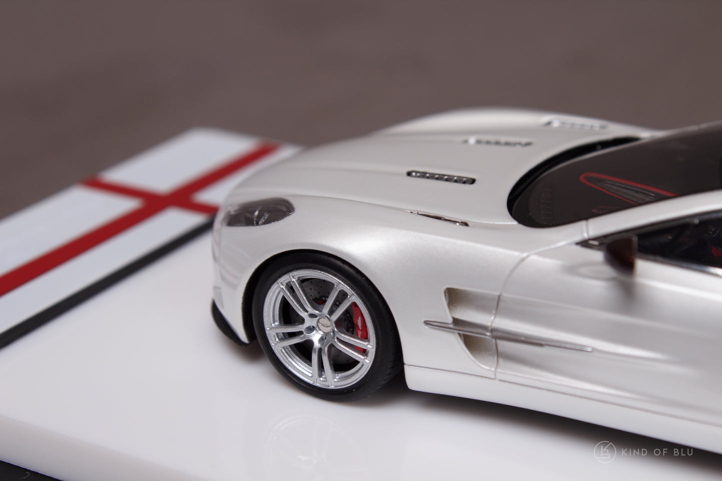 Aston Martin One-77 Q Series in Morning Frost White — lg430002i 4
