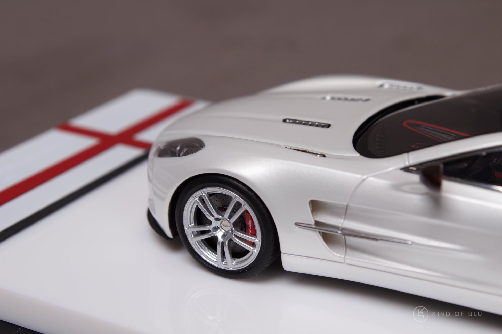 Aston Martin One-77 Q Series in Morning Frost White — lg430002i 4