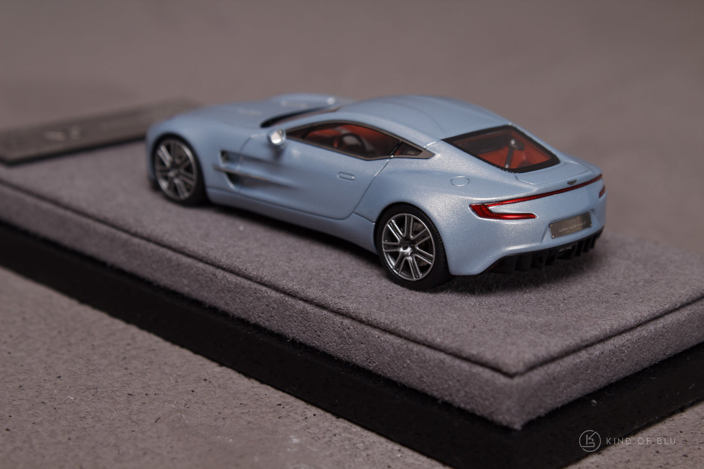 Aston Martin One-77 in Marko Blue 1:64 — lg64002c 03