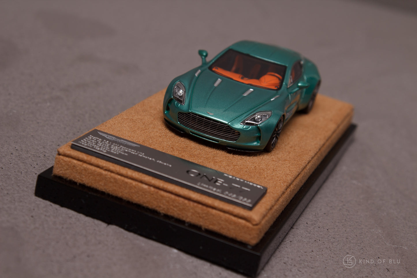 Aston Martin One-77 in Green Pearl 1:64 — lg64002b 4