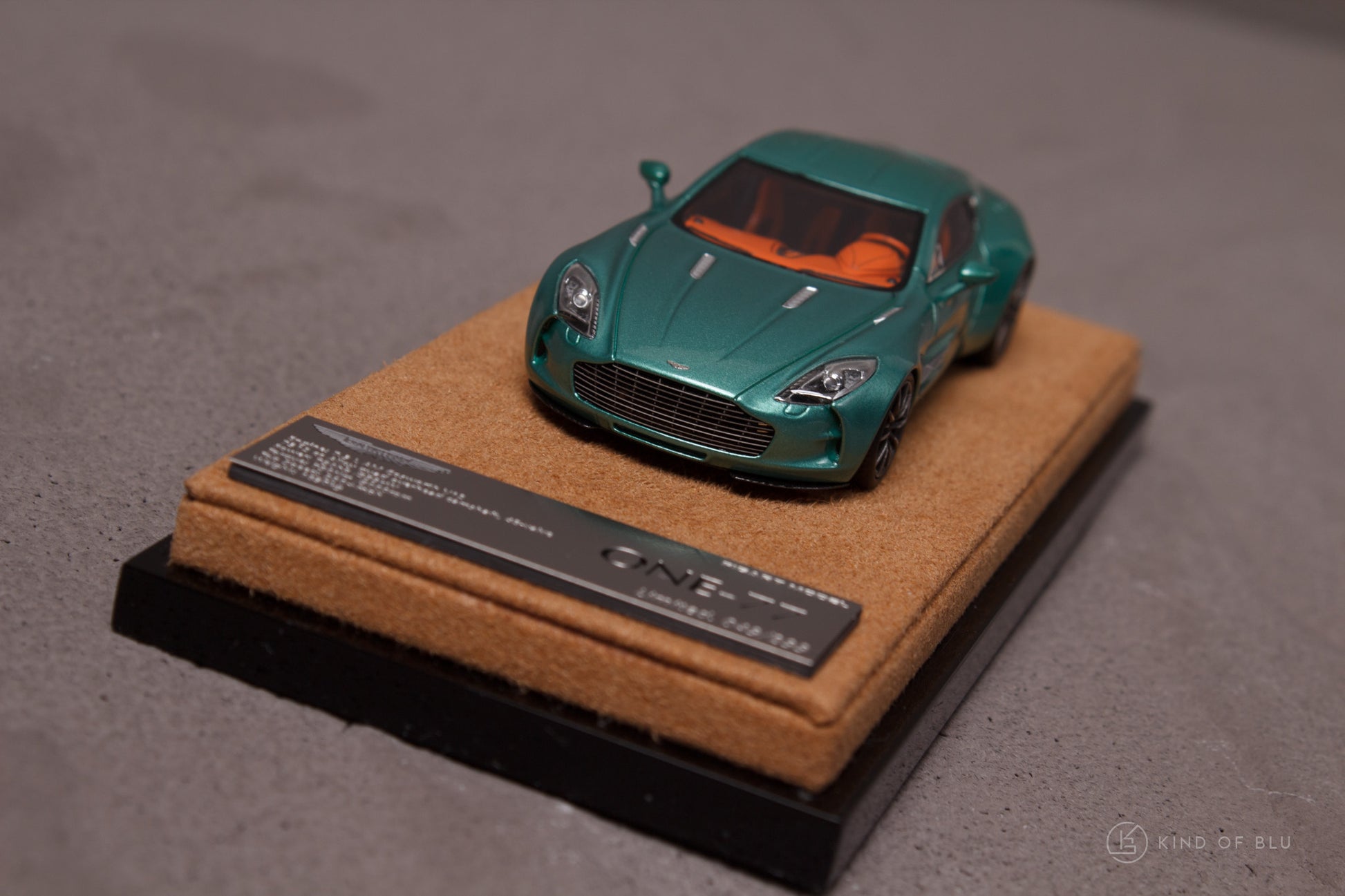 Aston Martin One-77 in Green Pearl 1:64 — lg64002b 4