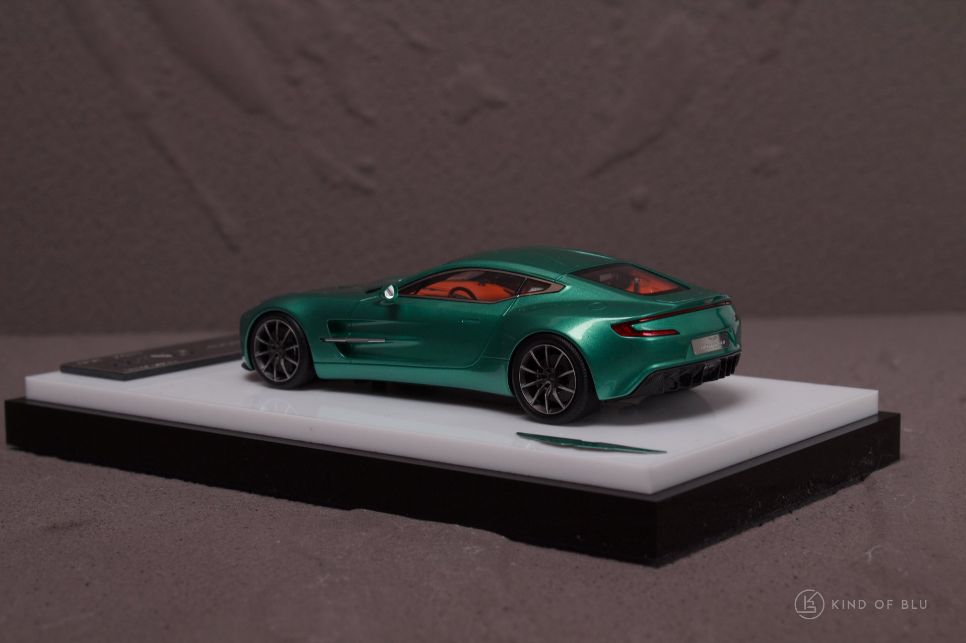 Aston Martin One-77  in Green Pearl — b 4