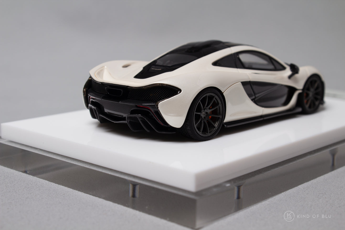 McLaren P1 2013 in Ice Pearl White - em741d 4