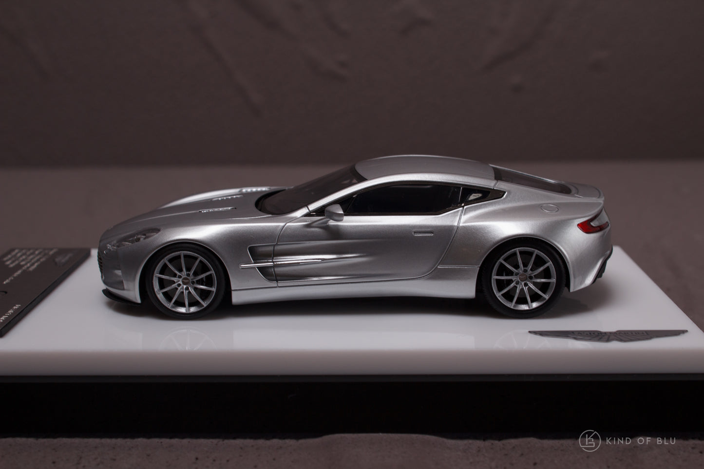 Aston Martin One-77  in Lightning Silver — f 2