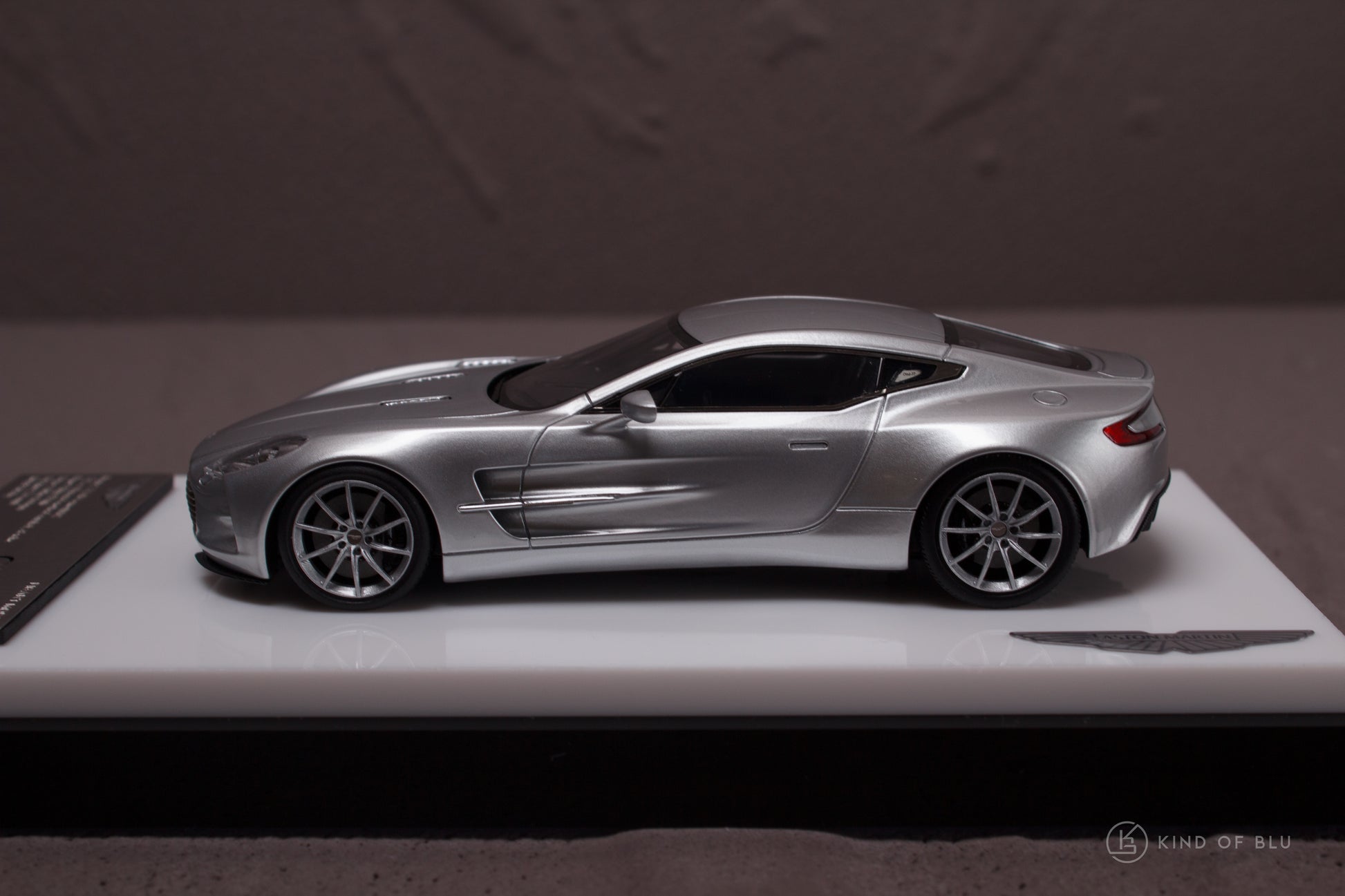 Aston Martin One-77  in Lightning Silver — f 2