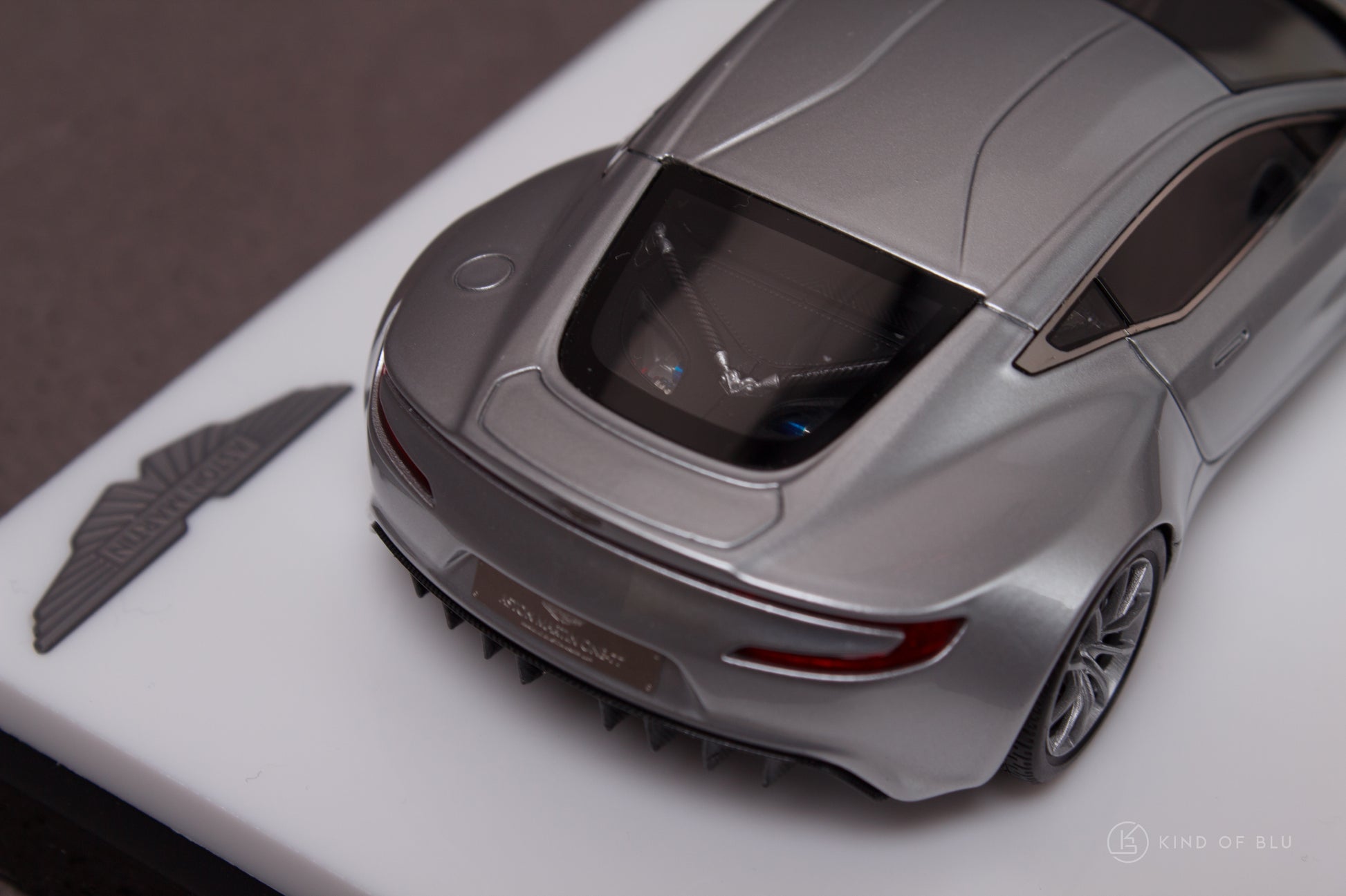 Aston Martin One-77  in Lightning Silver — f 6