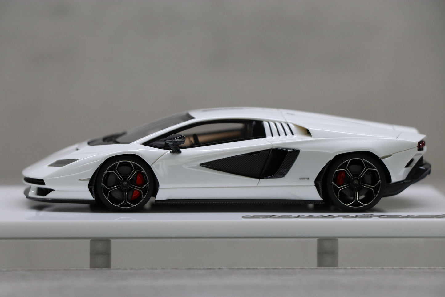 Make Up Eidolon Lamborghini Countach LPI 800-4 2022 in Pearl White