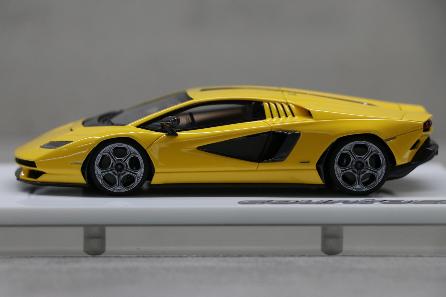 Make Up Eidolon Lamborghini Countach LPI 800-4 2022 in Giallo