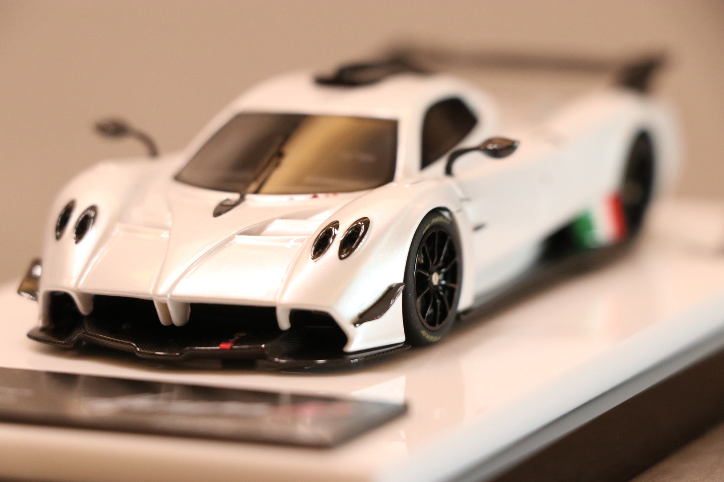 Figart Model Pagani Huayra R Bianco Benny