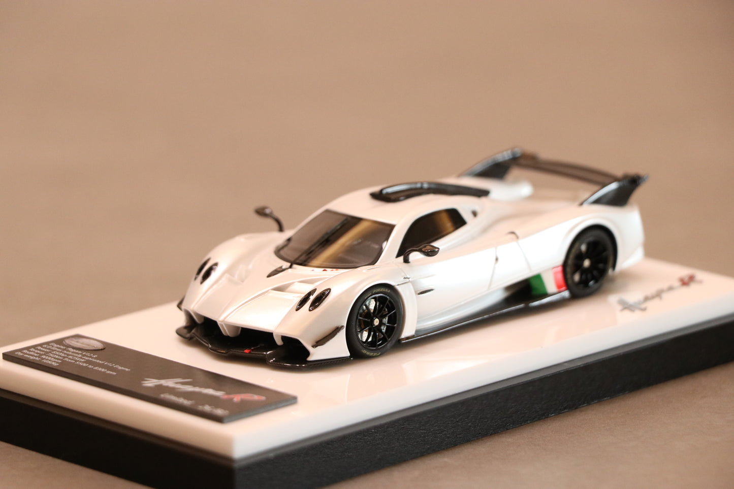 Figart Model Pagani Huayra R Bianco Benny