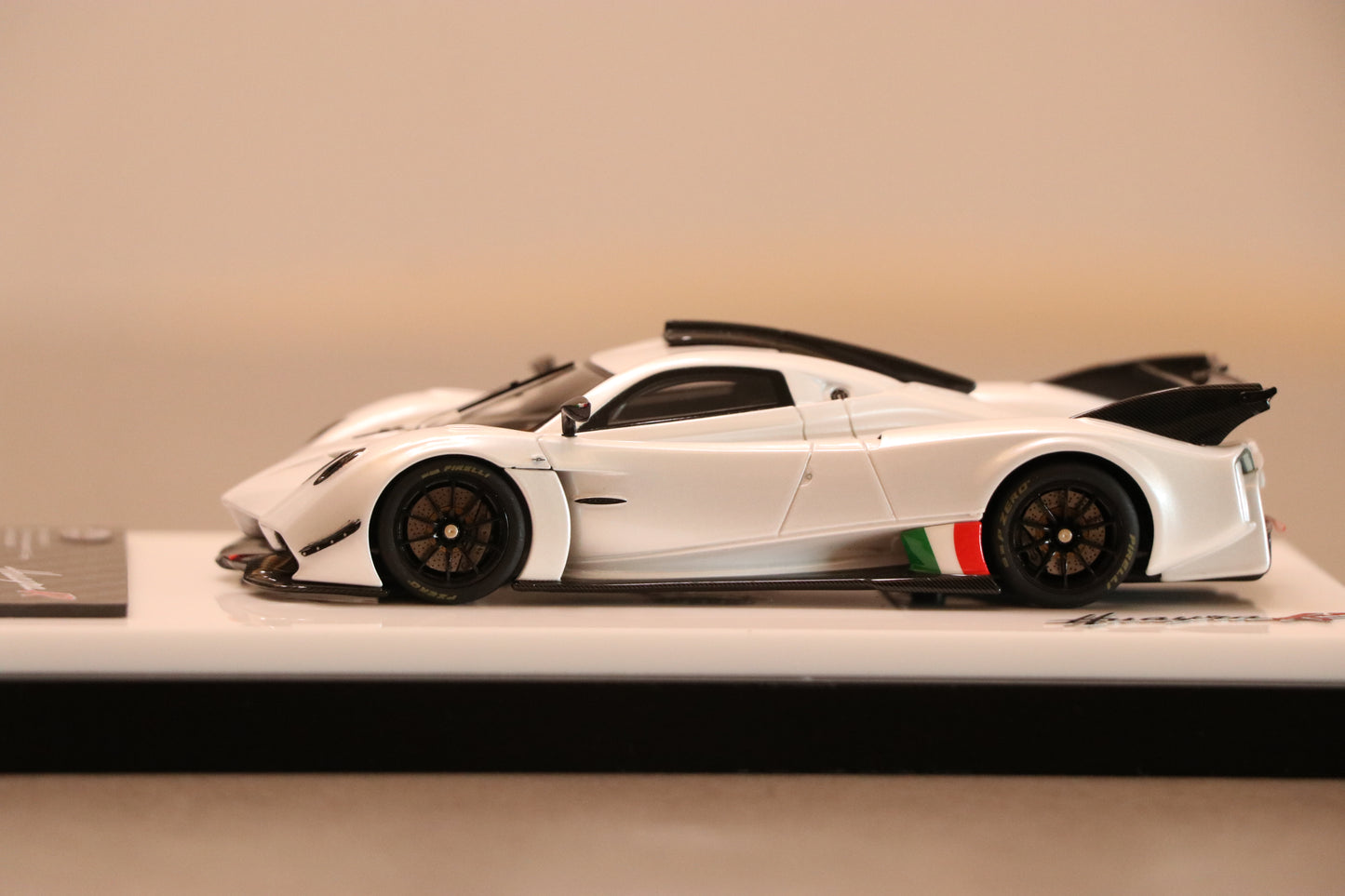 Figart Model Pagani Huayra R Bianco Benny